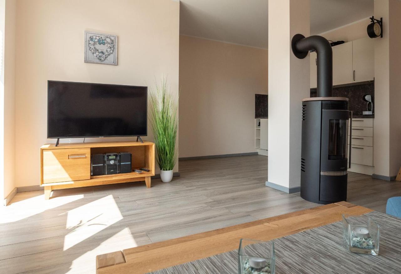 Rotes Haus Krabbe - Whg 2 Lägenhet Zingst Exteriör bild
